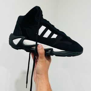 Wow Sneakers Y-3 Adidas on Sale for $150. Perfect condition. Rare! 😀 Size 9.5